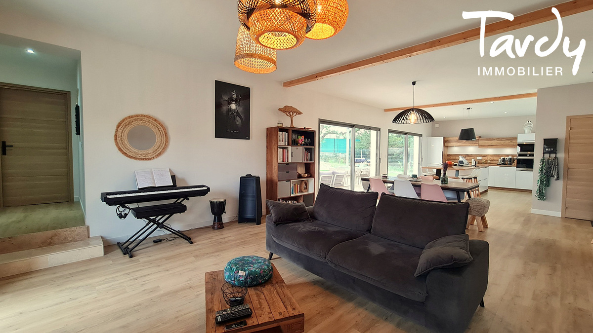 Villa contemporaine - 30650 SAZE - ROCHEFORT DU GARD