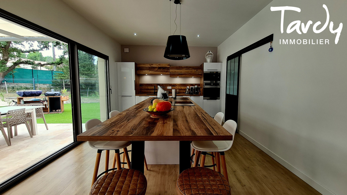 Villa contemporaine - 30650 SAZE - ROCHEFORT DU GARD