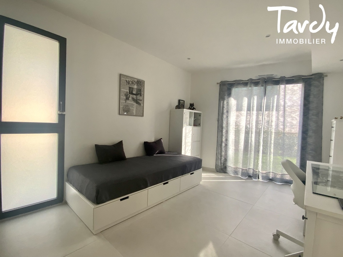 Villa moderne, proche commerces et port du Brusc - 83140 SIX FOURS LES PLAGES  - Six-Fours-les-Plages