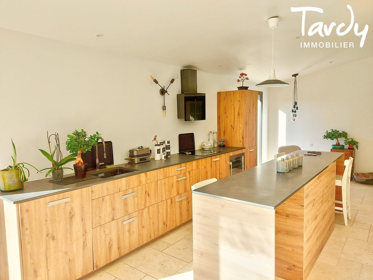 Maison de caractre - village  pied - 84 160 LOURMARIN - Lourmarin