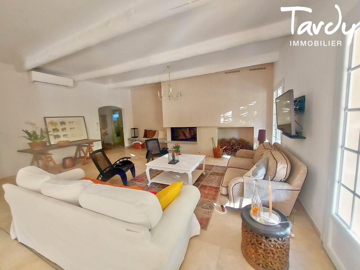 Maison de caractre - village  pied - 84 160 LOURMARIN - Lourmarin
