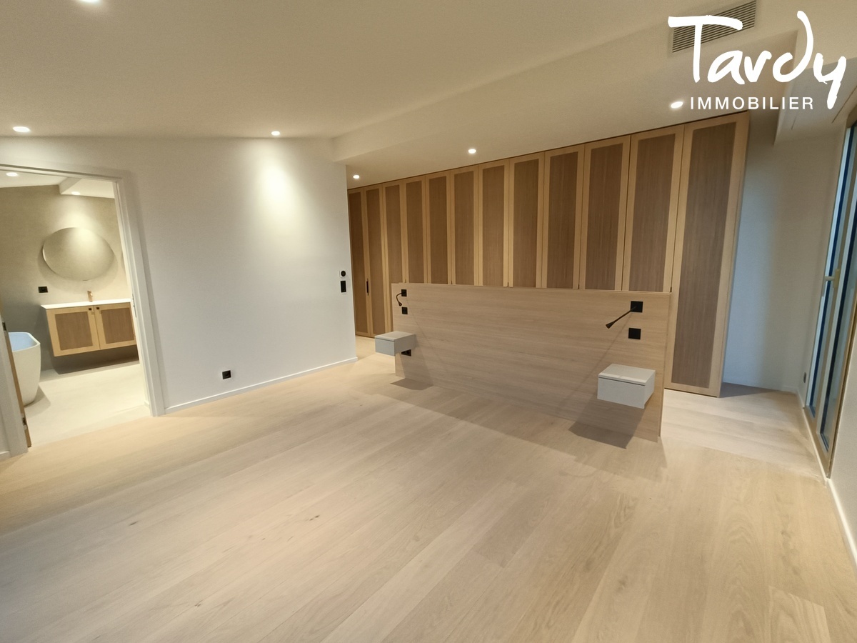 Appartement prestigieux, vue et accs mer  83320 CARQUEIRANNE - Carqueiranne - Appartement luxueux Front de mer Carqueiranne Tardy Immobilier