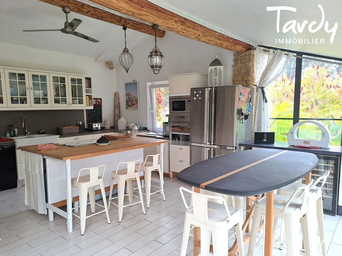 Maison de caractre -1 hectare de terrain - 13 100 AIX EN PROVENCE - Aix-en-Provence