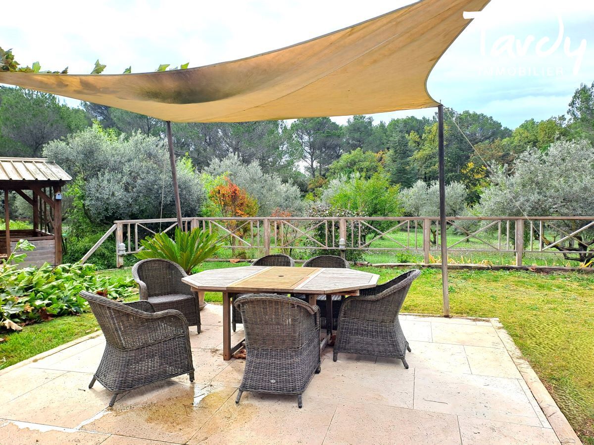Maison de caractre -1 hectare de terrain - 13 100 AIX EN PROVENCE - Aix-en-Provence