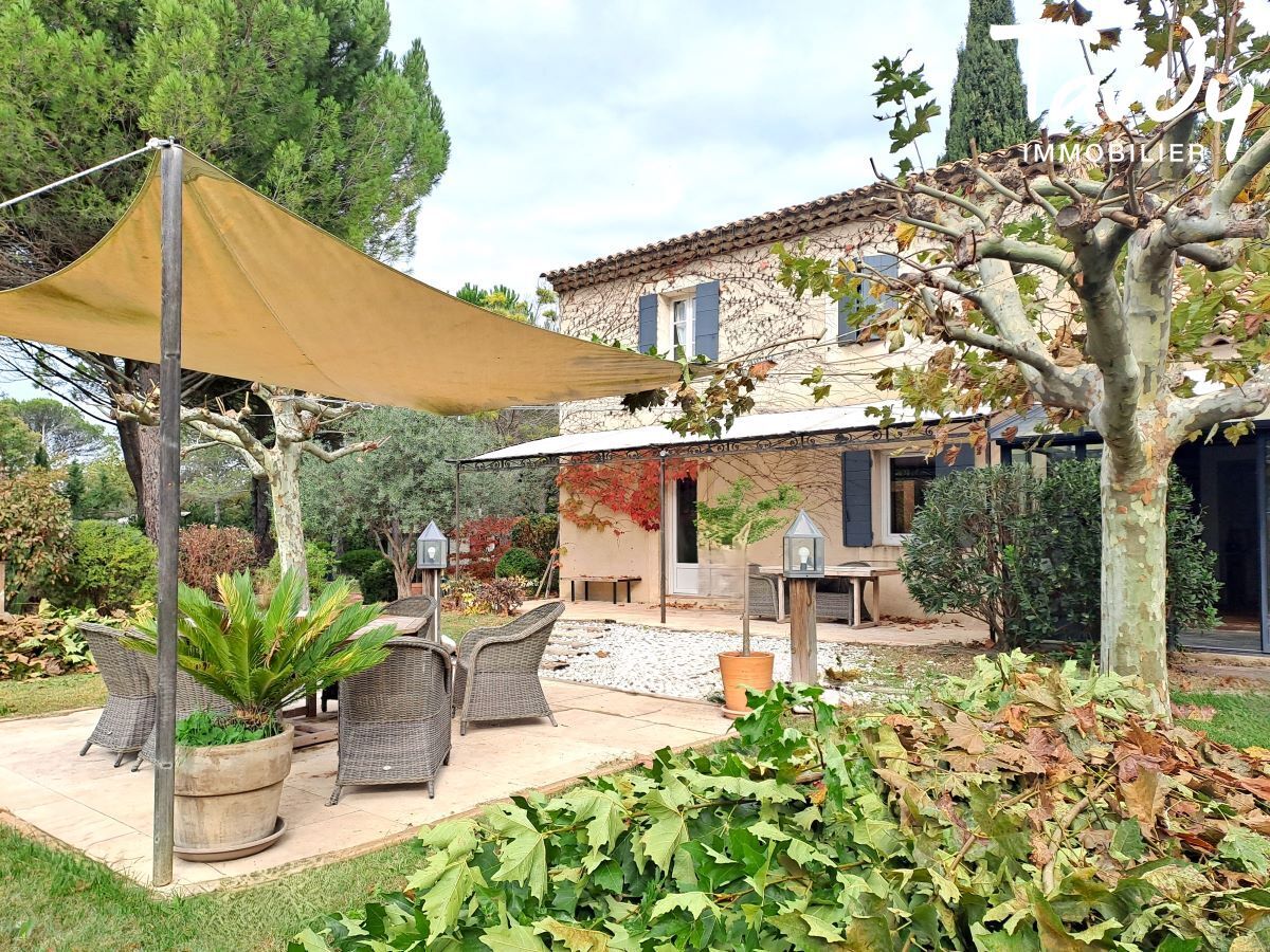 Maison de caractre -1 hectare de terrain - 13 100 AIX EN PROVENCE - Aix-en-Provence