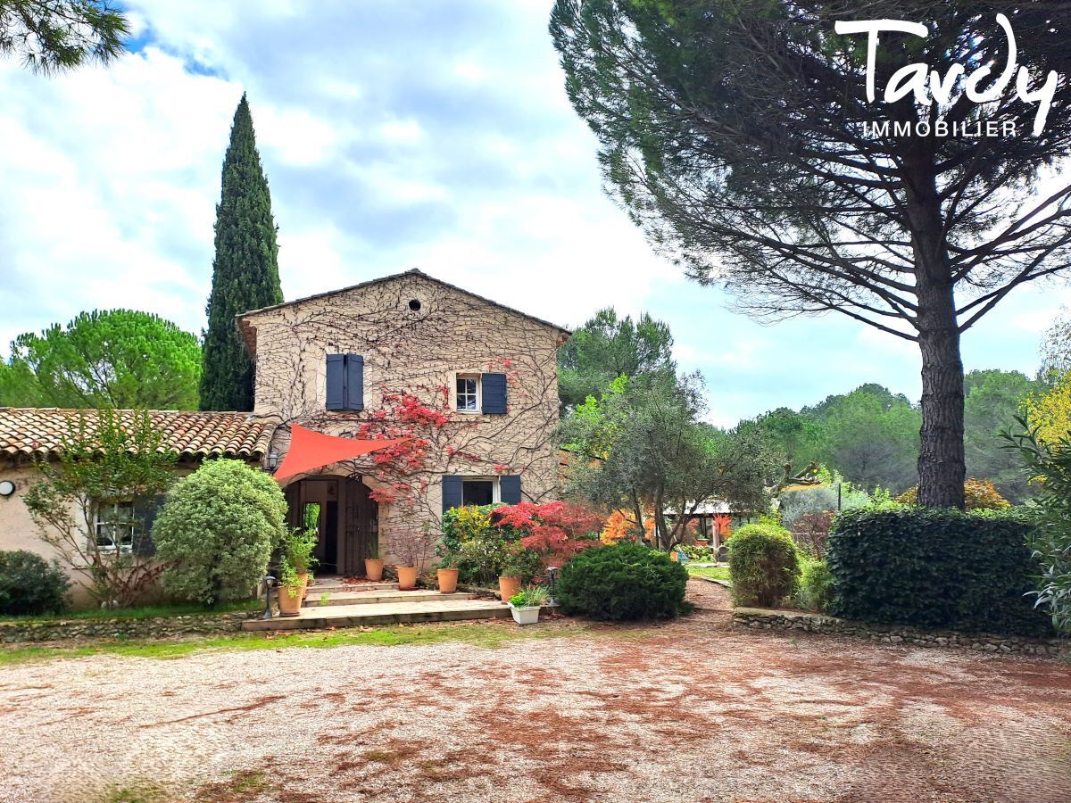 Maison de caractre -1 hectare de terrain - 13 100 AIX EN PROVENCE - Aix-en-Provence