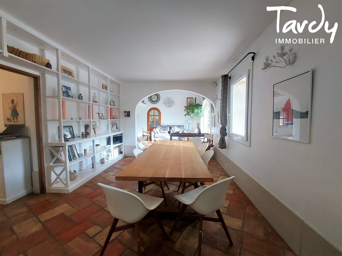 Maison de caractre -1 hectare de terrain - 13 100 AIX EN PROVENCE - Aix-en-Provence