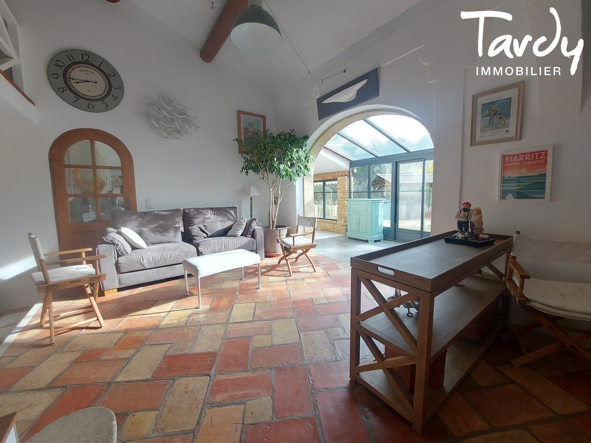 Maison de caractre -1 hectare de terrain - 13 100 AIX EN PROVENCE - Aix-en-Provence