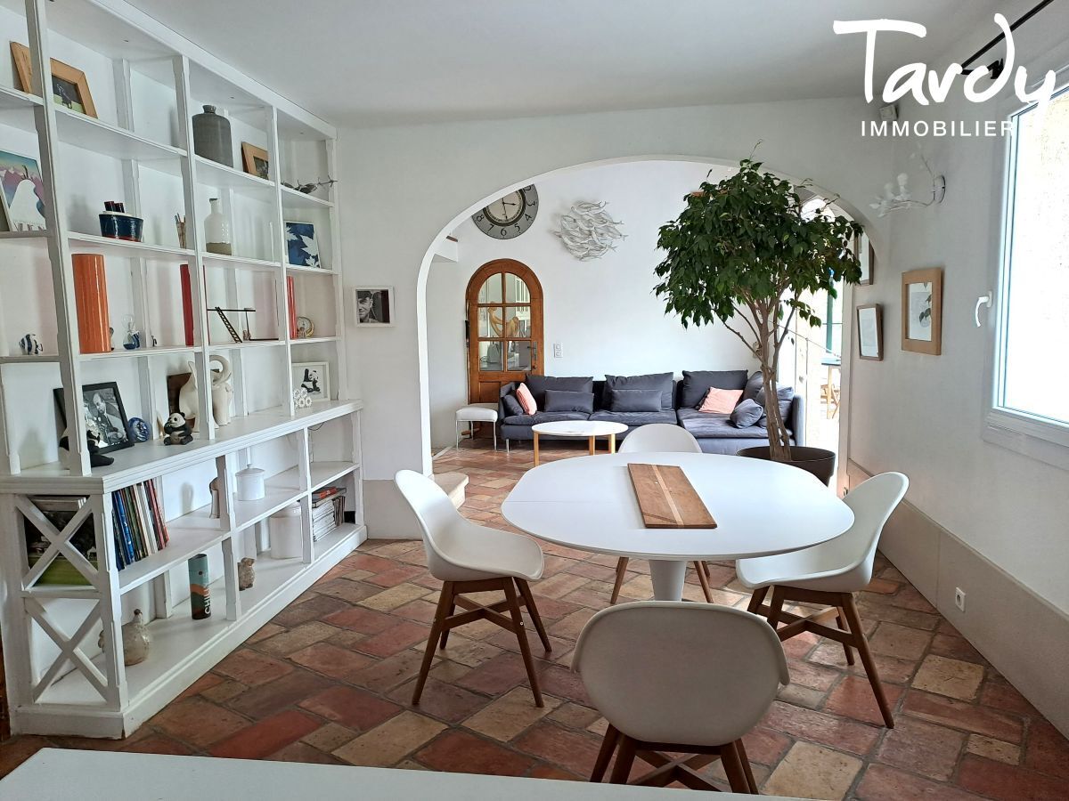 Maison de caractre -1 hectare de terrain - 13 100 AIX EN PROVENCE - Aix-en-Provence