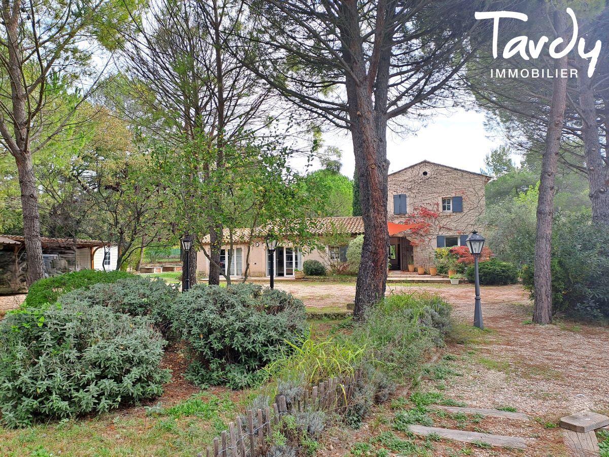 Maison de caractre -1 hectare de terrain - 13 100 AIX EN PROVENCE - Aix-en-Provence