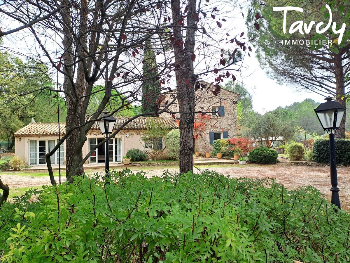 Maison de caractre -1 hectare de terrain - 13 100 AIX EN PROVENCE - Aix-en-Provence