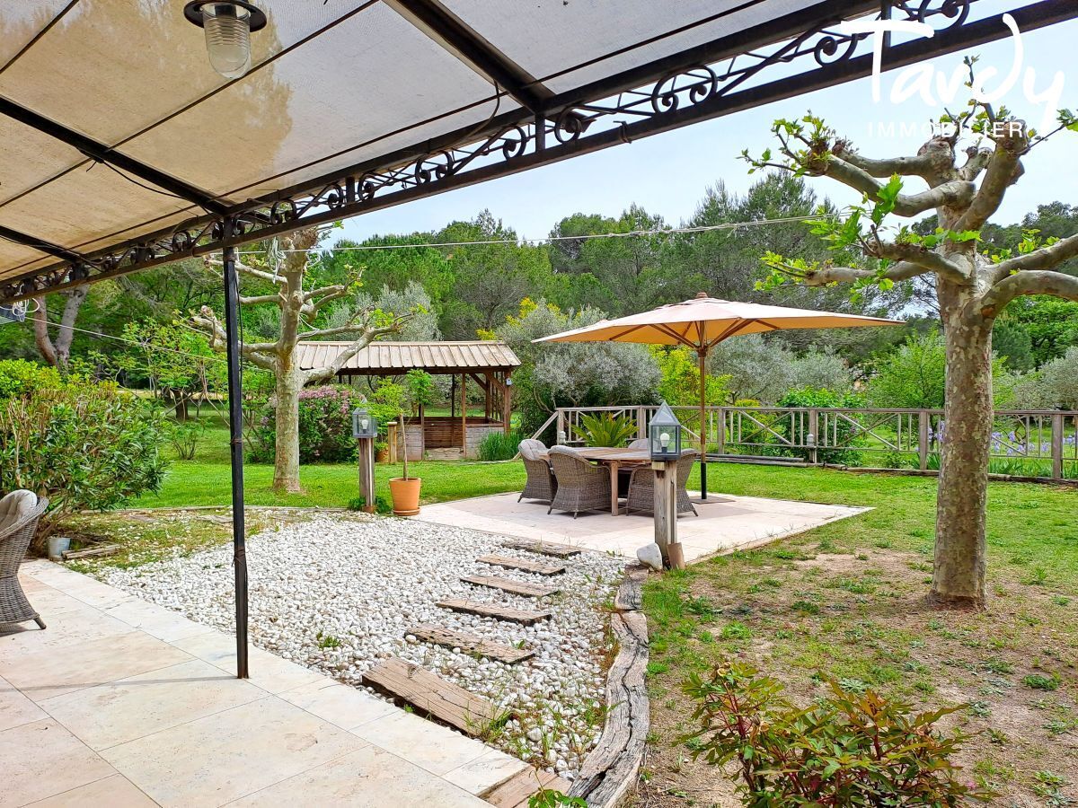 Maison de caractre -1 hectare de terrain - 13 100 AIX EN PROVENCE - Aix-en-Provence