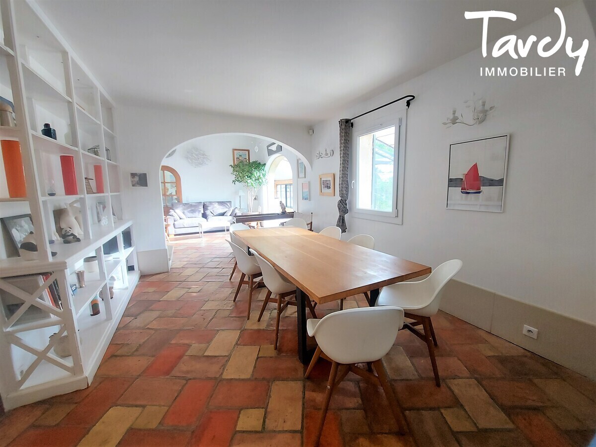 Maison de caractre -1 hectare de terrain - 13 100 AIX EN PROVENCE - Aix-en-Provence