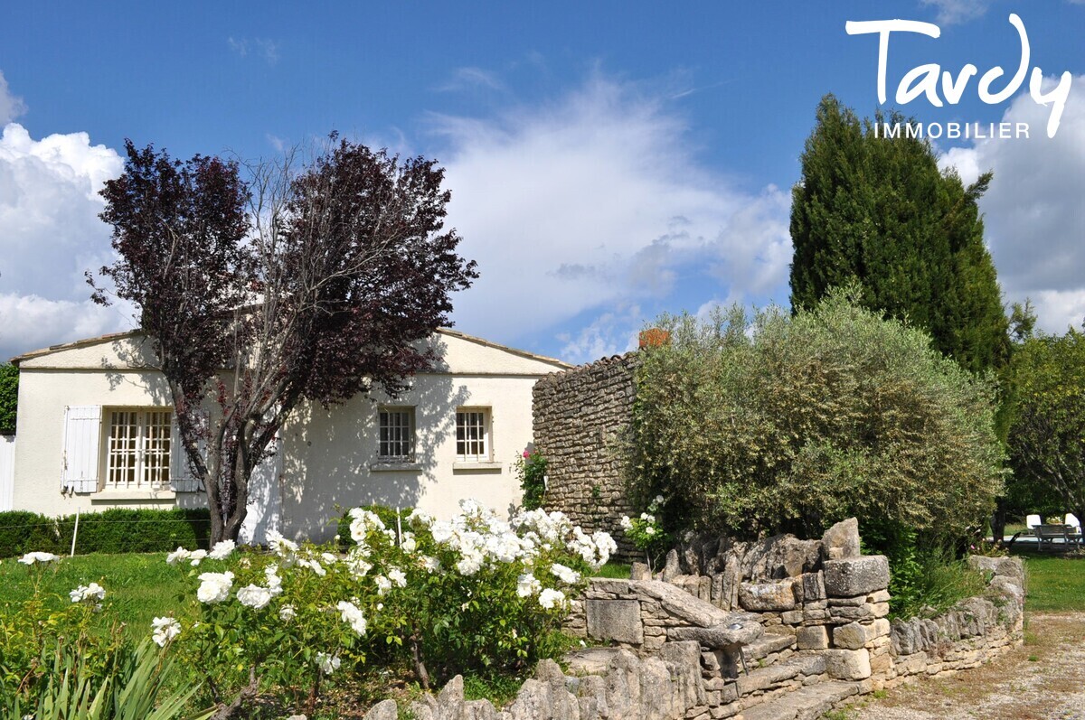 Maison familiale sur grand terrain - 84220 GORDES - Gordes