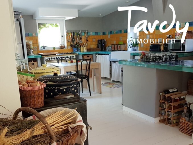 Maison familiale sur grand terrain - 84220 GORDES - Gordes