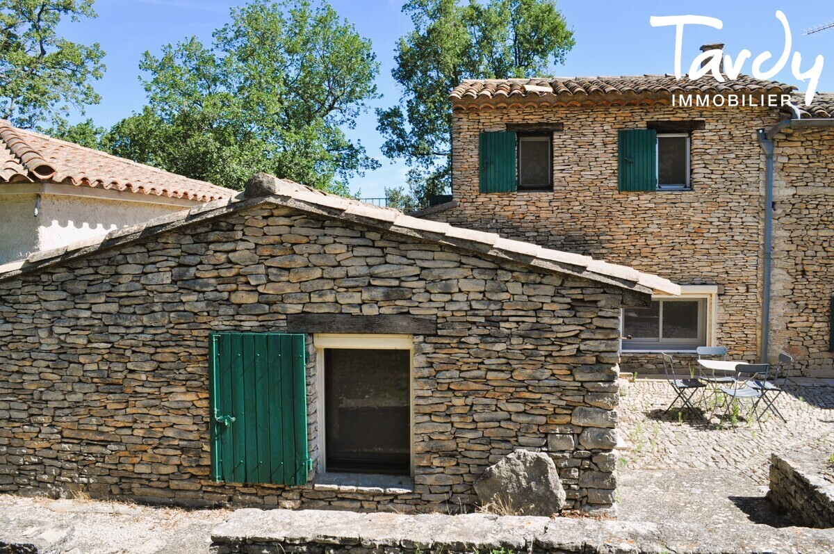 Bergerie dans un lieu magique - 84480 BONNIEUX - Bonnieux - Proprit en pierre avec grand terrain - 84480 Bonnieux - Tardy-Immobilier