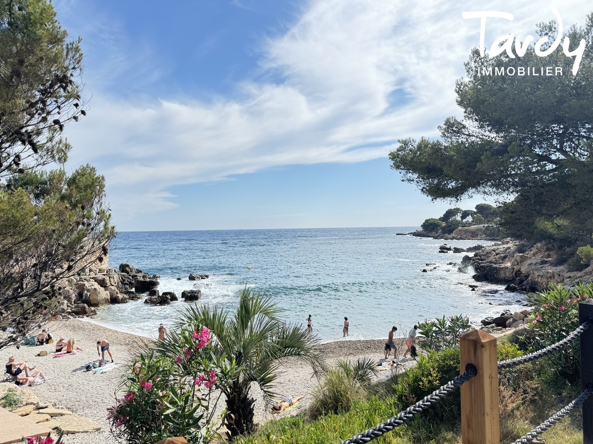 Villa face  la plage, port  pied - 83150 BANDOL - Bandol - Villa face  la plage Eden Roc Bandol  Vendre chez Tardy Immobilier