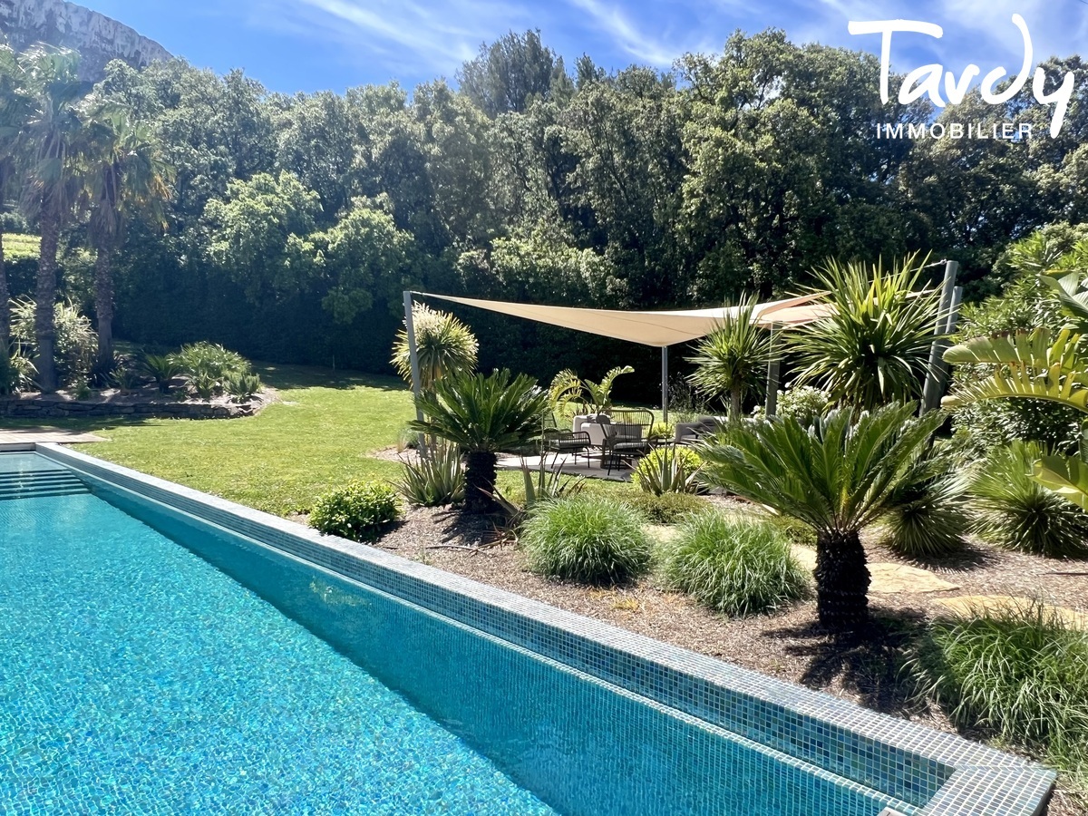 Bastide rcente - Vue dgage - 13260 CASSIS - Cassis