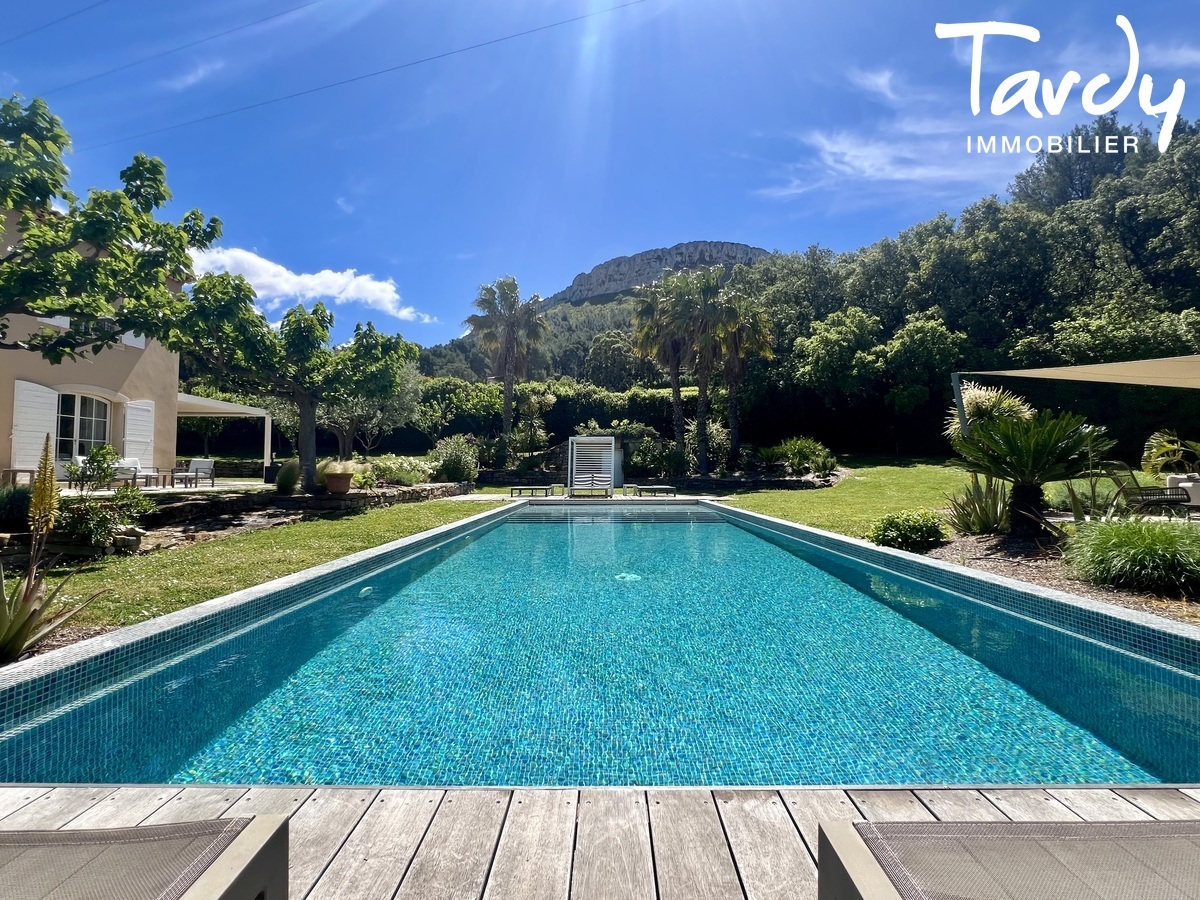 Bastide rcente - Vue dgage - 13260 CASSIS - Cassis