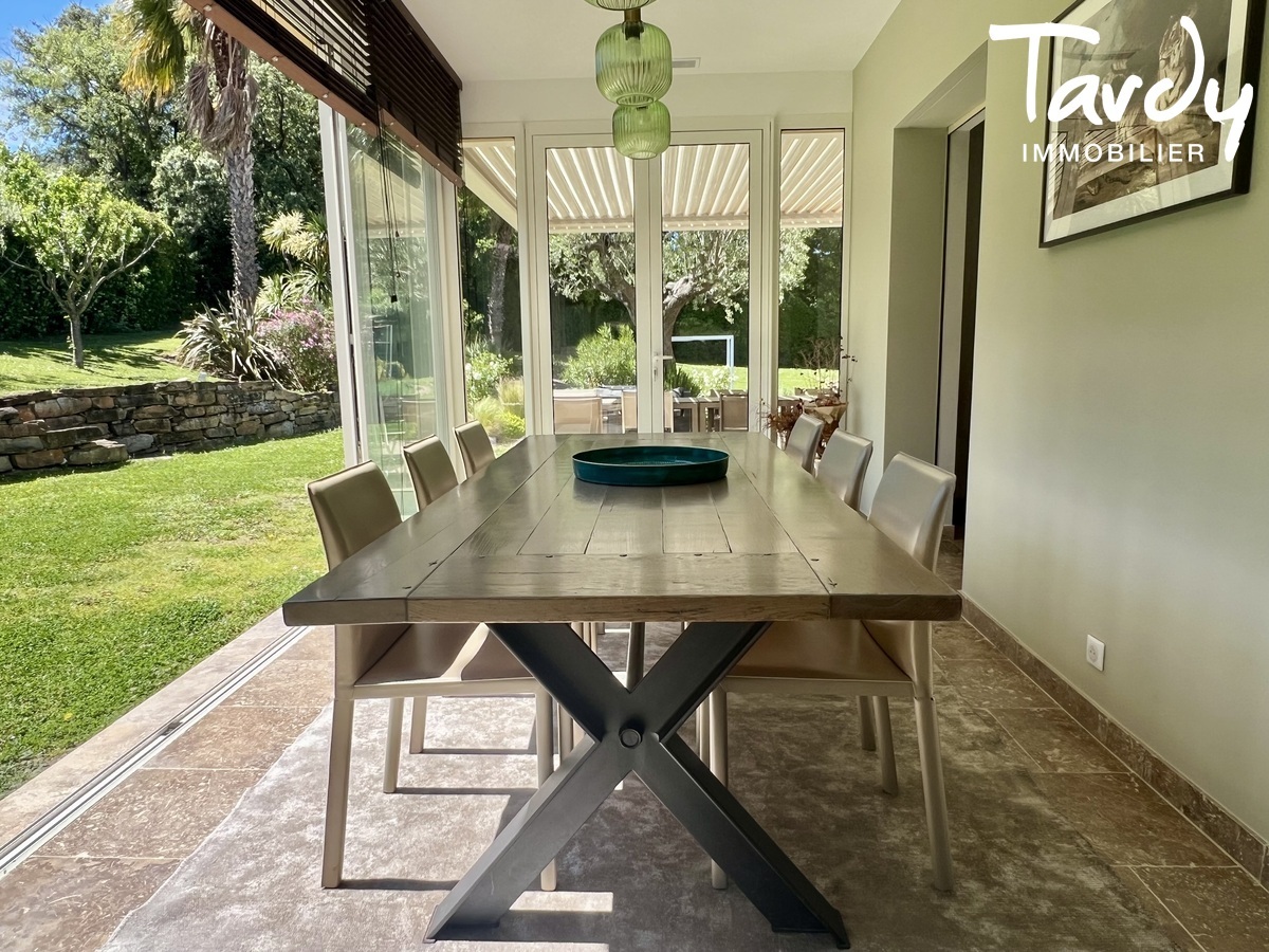 Bastide rcente - Vue dgage - 13260 CASSIS - Cassis