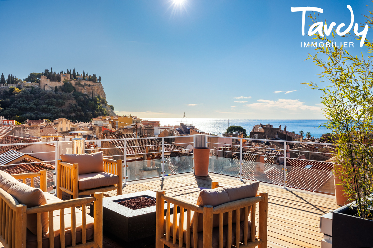 Immeuble proche port, toit terrasse, Vue mer, 2 garages - 13260 CASSIS - Cassis - Immeuble 6 chambres garage 2 voitures Vue mer port Cassis Tardy Immobilier