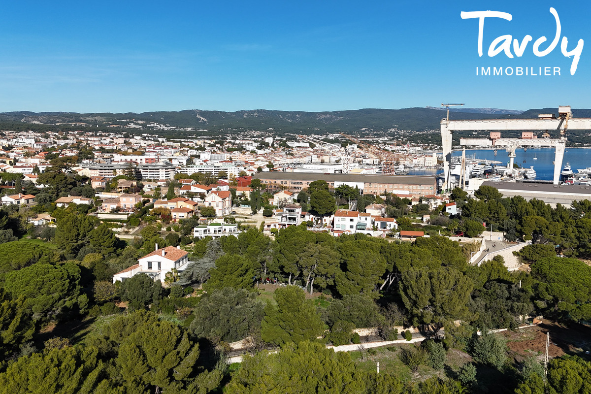 Pieds dans l'eau sur 2 hectares - 13600 LA CIOTAT - La Ciotat - Pieds dans l'eau La Ciotat Tardy Immobilier 13600