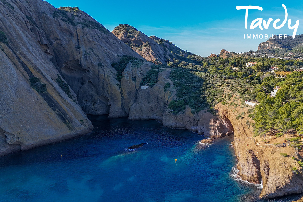 Pieds dans l'eau sur 2 hectares - 13600 LA CIOTAT - La Ciotat