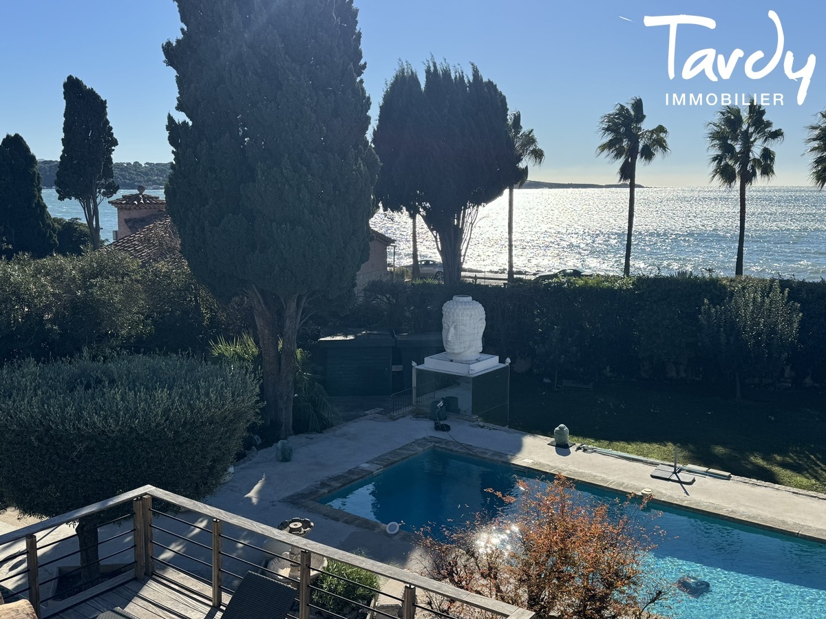 Proprit face  la mer - 83110 SANARY SUR MER - Sanary-sur-Mer - Villa front de mer sanary sur mer Tardy Immobilier