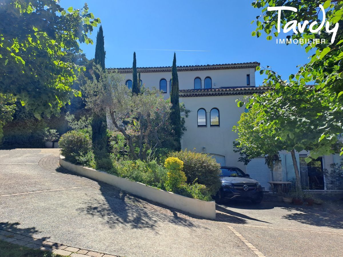 Belle maison avec vue dgage - Campagne - 13 100 AIX EN PROVENCE - Aix-en-Provence