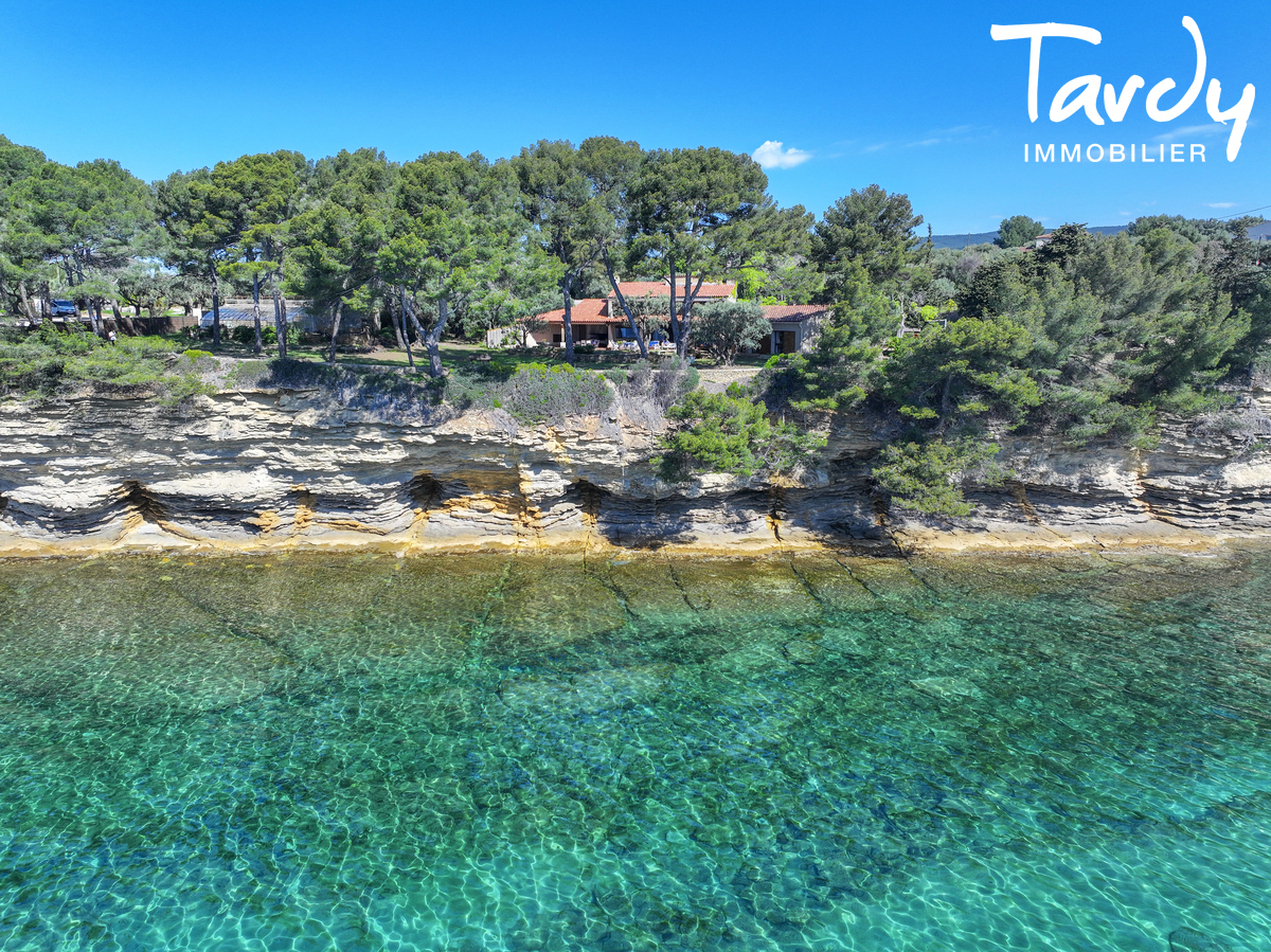 Proprit face  la mer - 83270 SAINT-CYR-SUR-MER - Saint-Cyr-sur-Mer - 200 mtres de linaire facade mer Tardy Immobilier