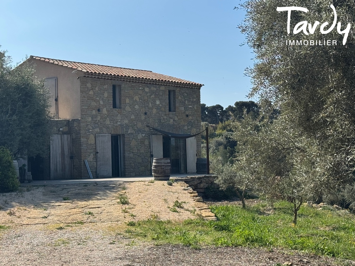 Hameau familial proche et vue mer - 13600 LA CIOTAT - La Ciotat