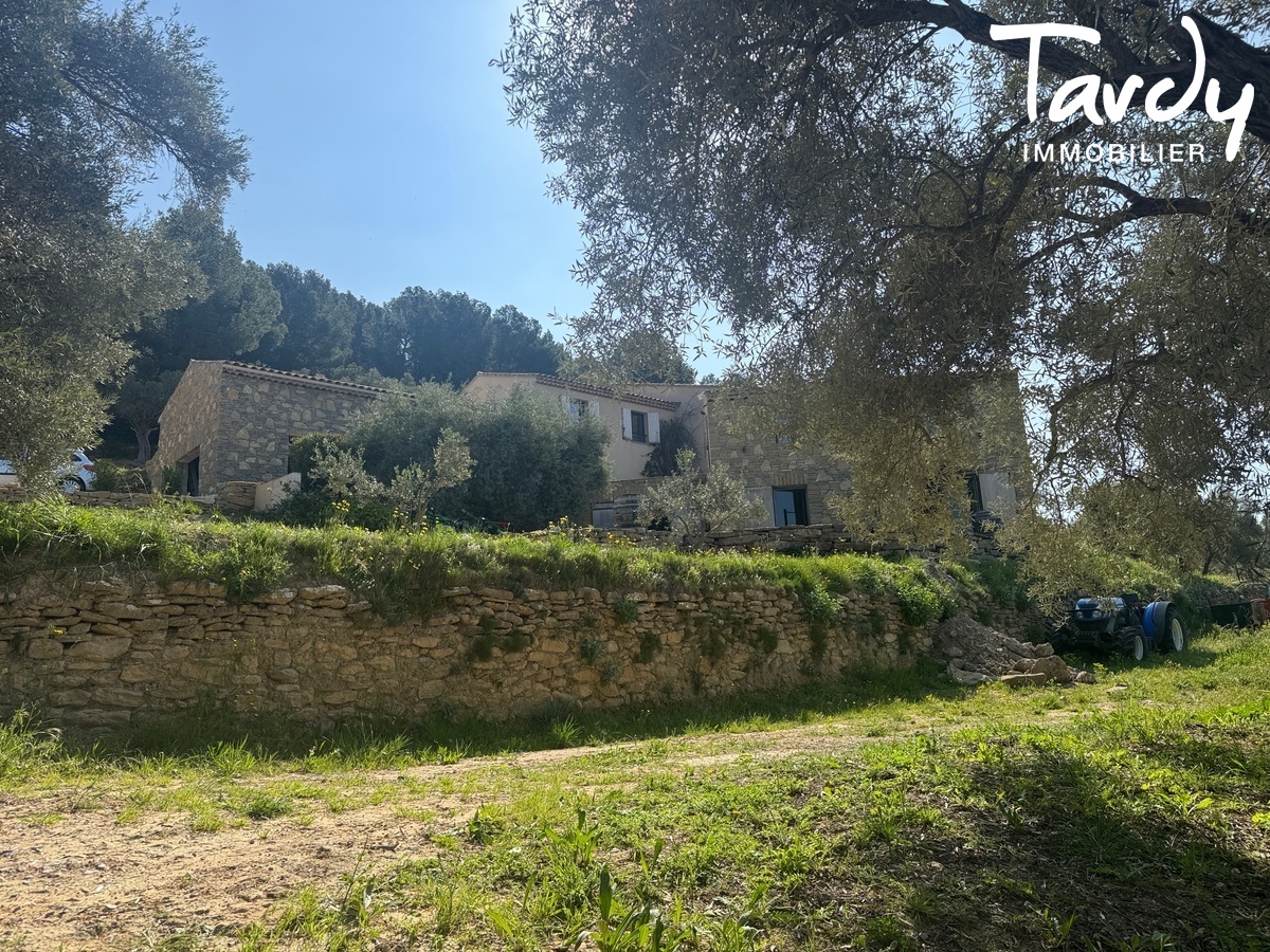 Hameau familial proche et vue mer - 13600 LA CIOTAT - La Ciotat
