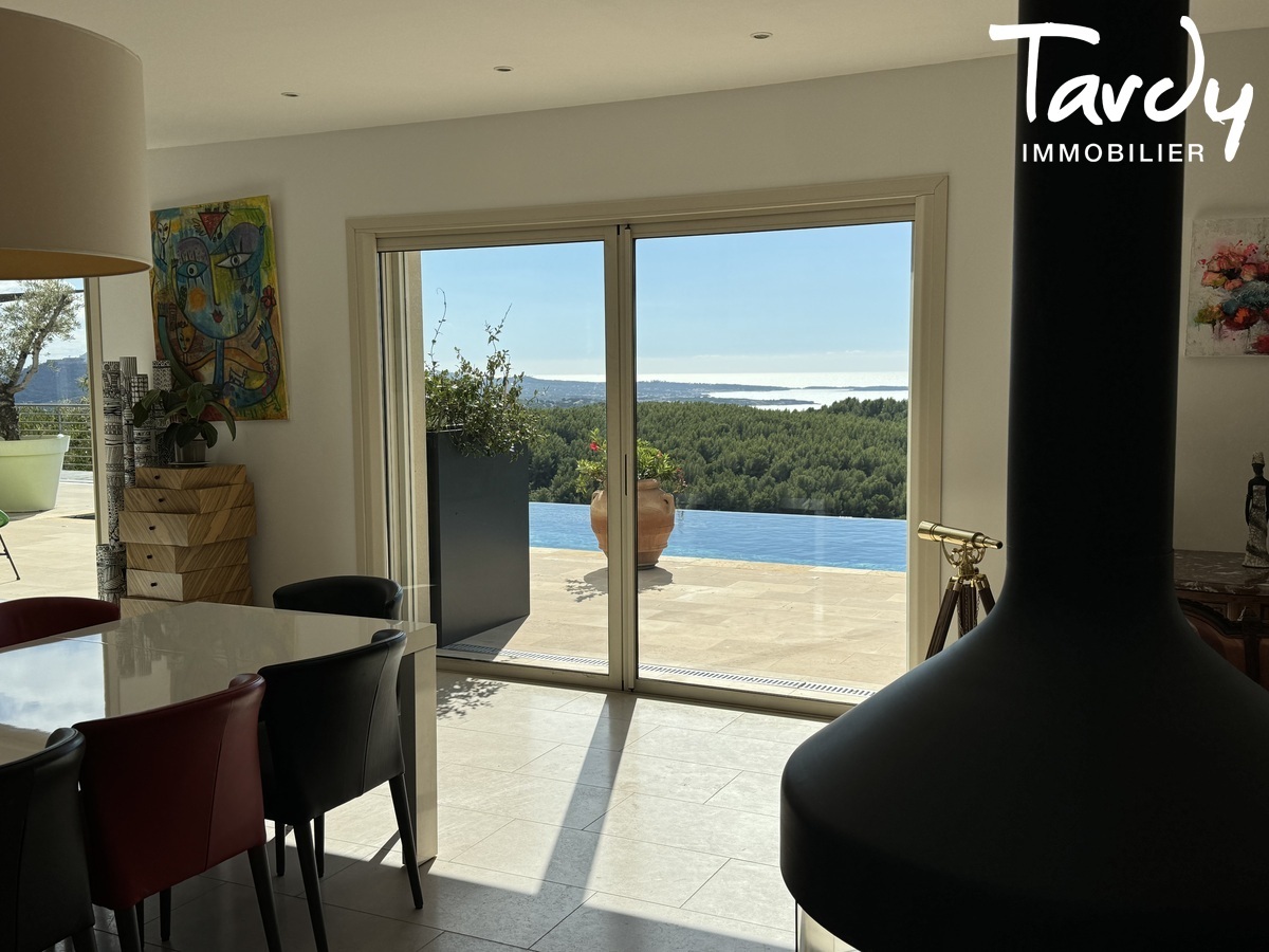 Villa contemporaine vue mer, 10' des plages - 83110 SANARY SUR MER - Sanary-sur-Mer