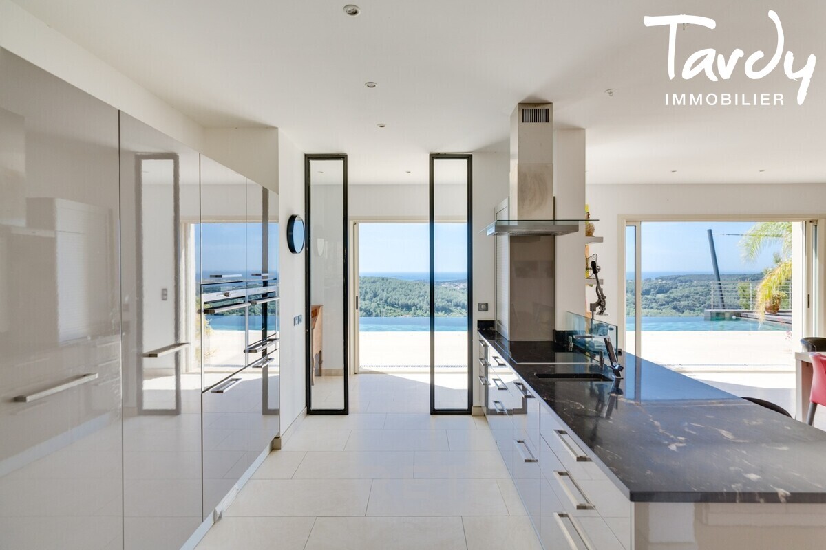 Villa contemporaine vue mer, 10' des plages - 83110 SANARY SUR MER - Sanary-sur-Mer