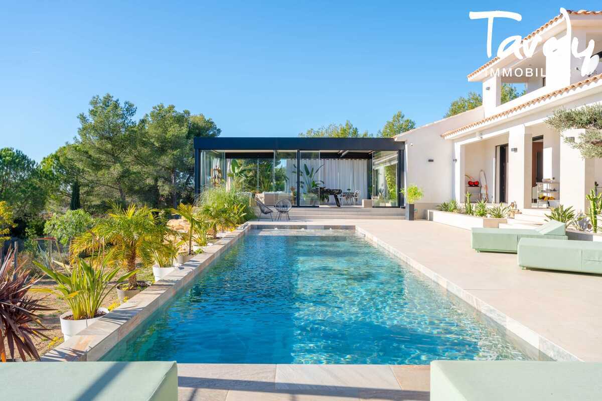 Villa contemporaine rcente - Vue dgage - 83740 LA CADIERE D'AZUR - La Cadire-d'Azur