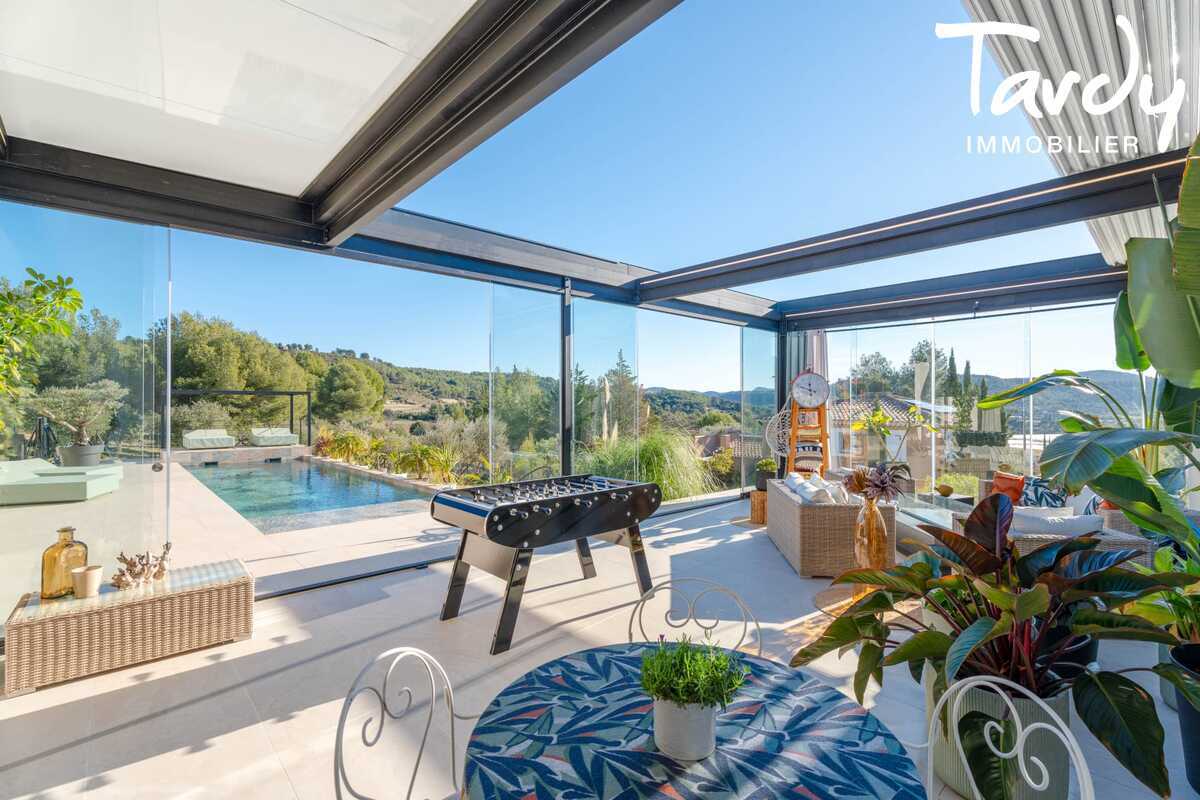 Villa contemporaine rcente - Vue dgage - 83740 LA CADIERE D'AZUR - La Cadire-d'Azur