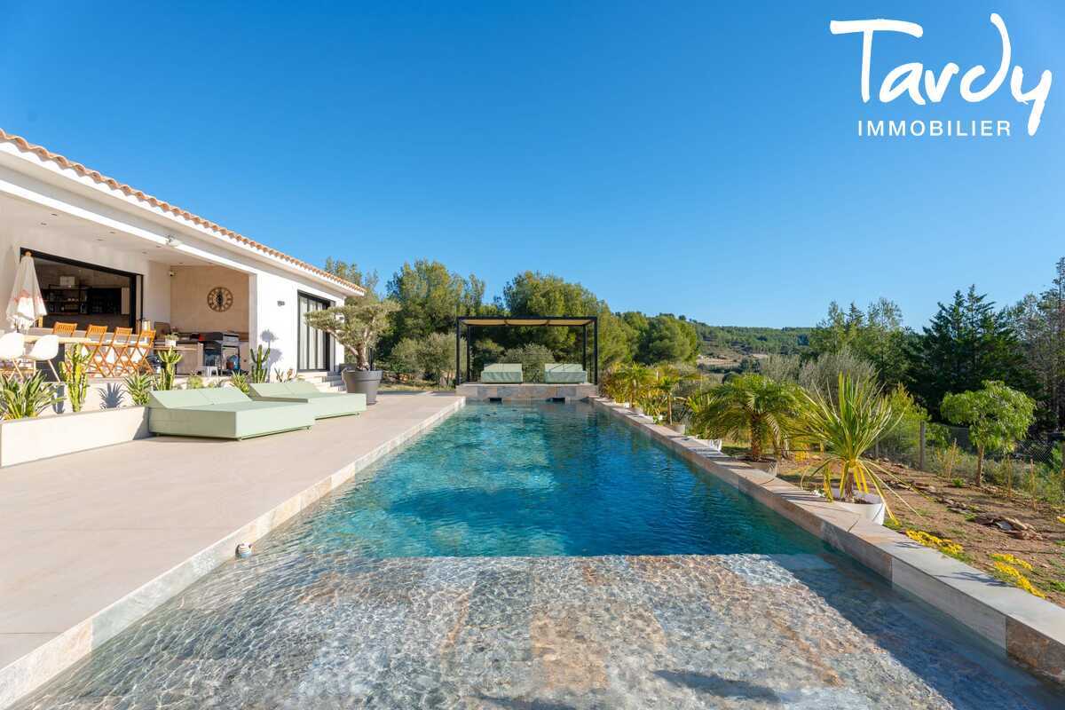 Villa contemporaine rcente - Vue dgage - 83740 LA CADIERE D'AZUR - La Cadire-d'Azur
