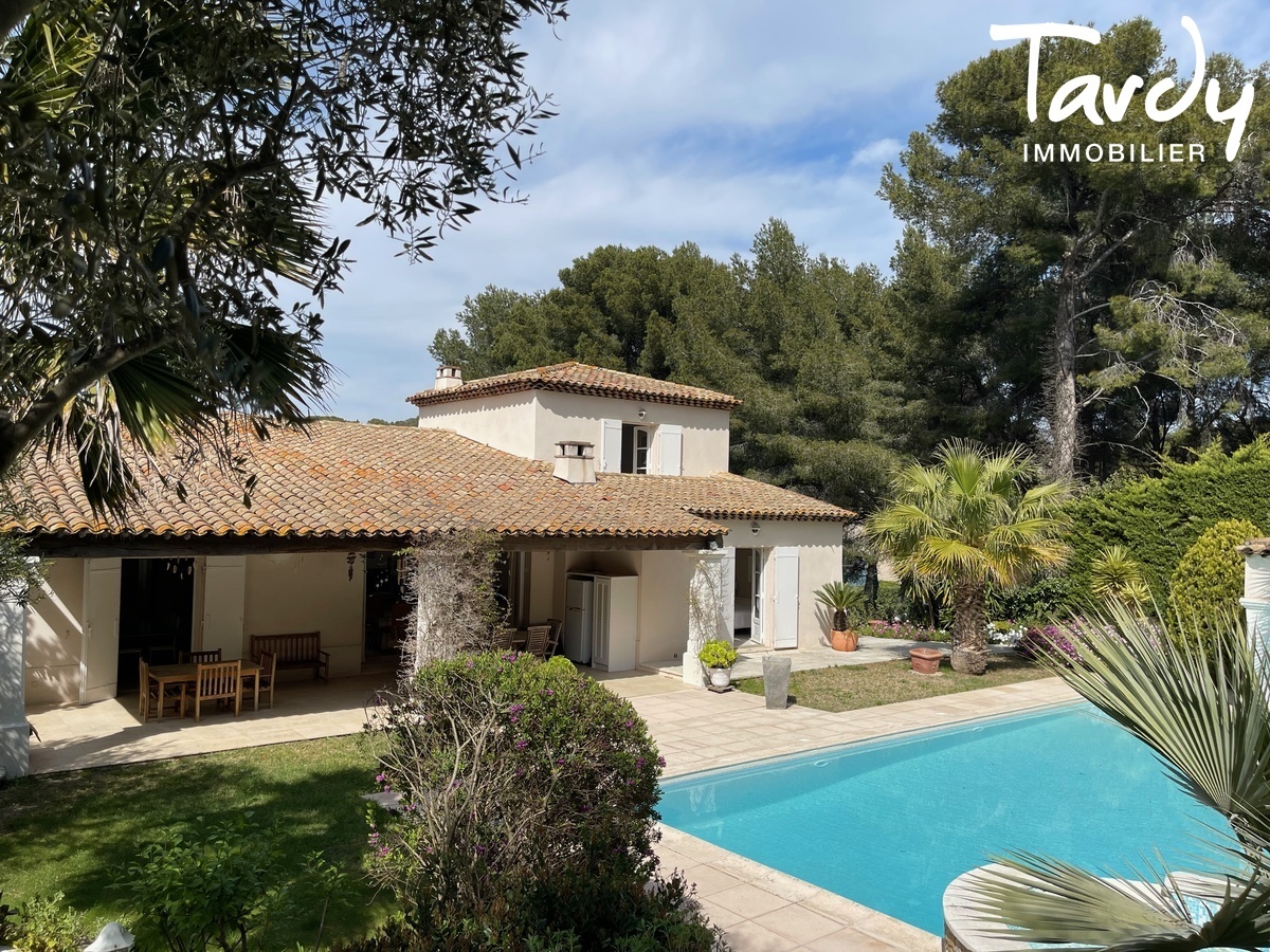 Propri�t� familiale, plage � pieds - 83110 SANARY SUR MER - Sanary-sur-Mer - SANARY SUR MER 83110 mer � pieds
