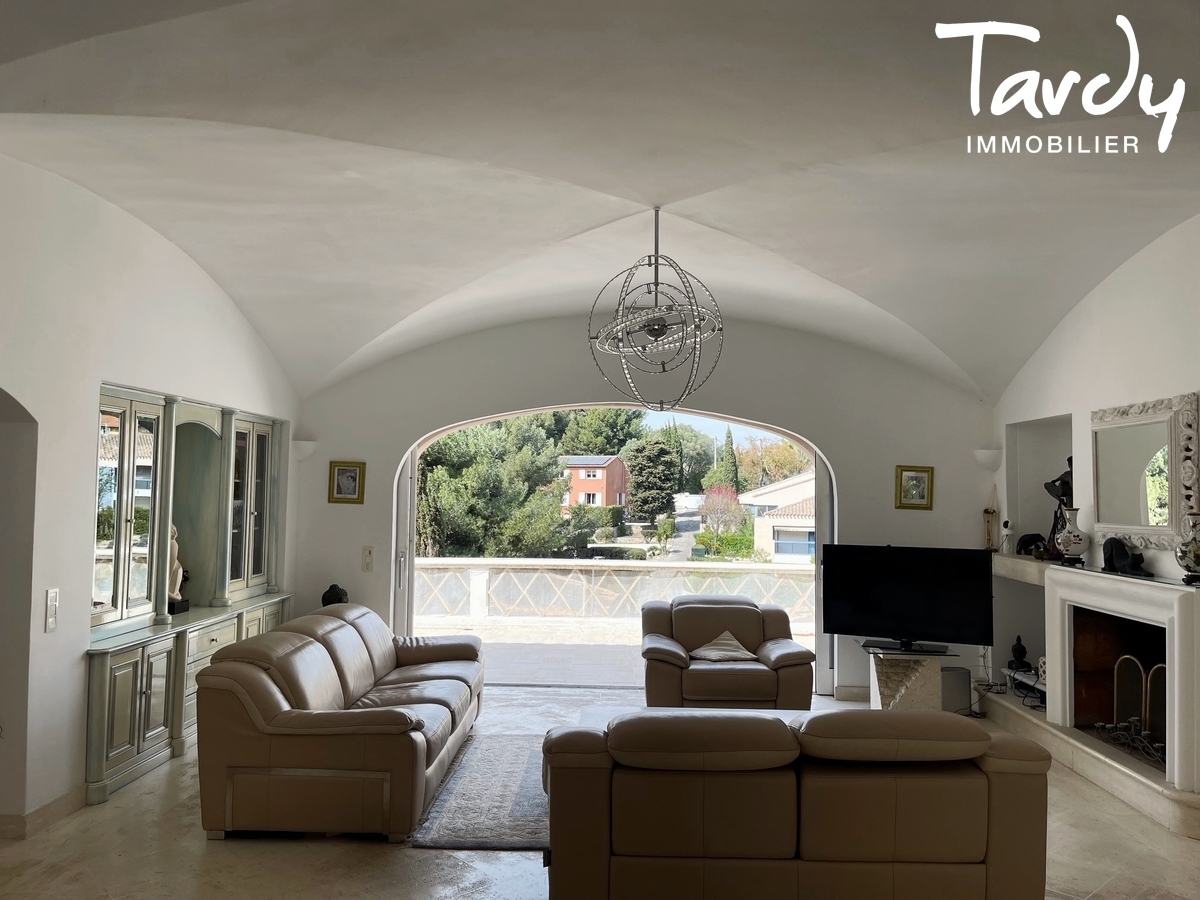 Proprit familiale, plage  pieds - 83110 SANARY SUR MER - Sanary-sur-Mer - PLAGE DE BEAUCOURS