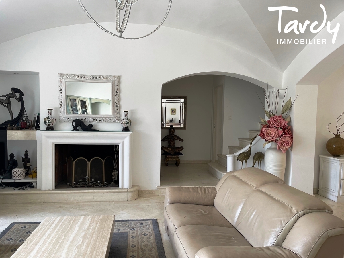 Proprit familiale, plage  pieds - 83110 SANARY SUR MER - Sanary-sur-Mer - BAIE DE COUSSE