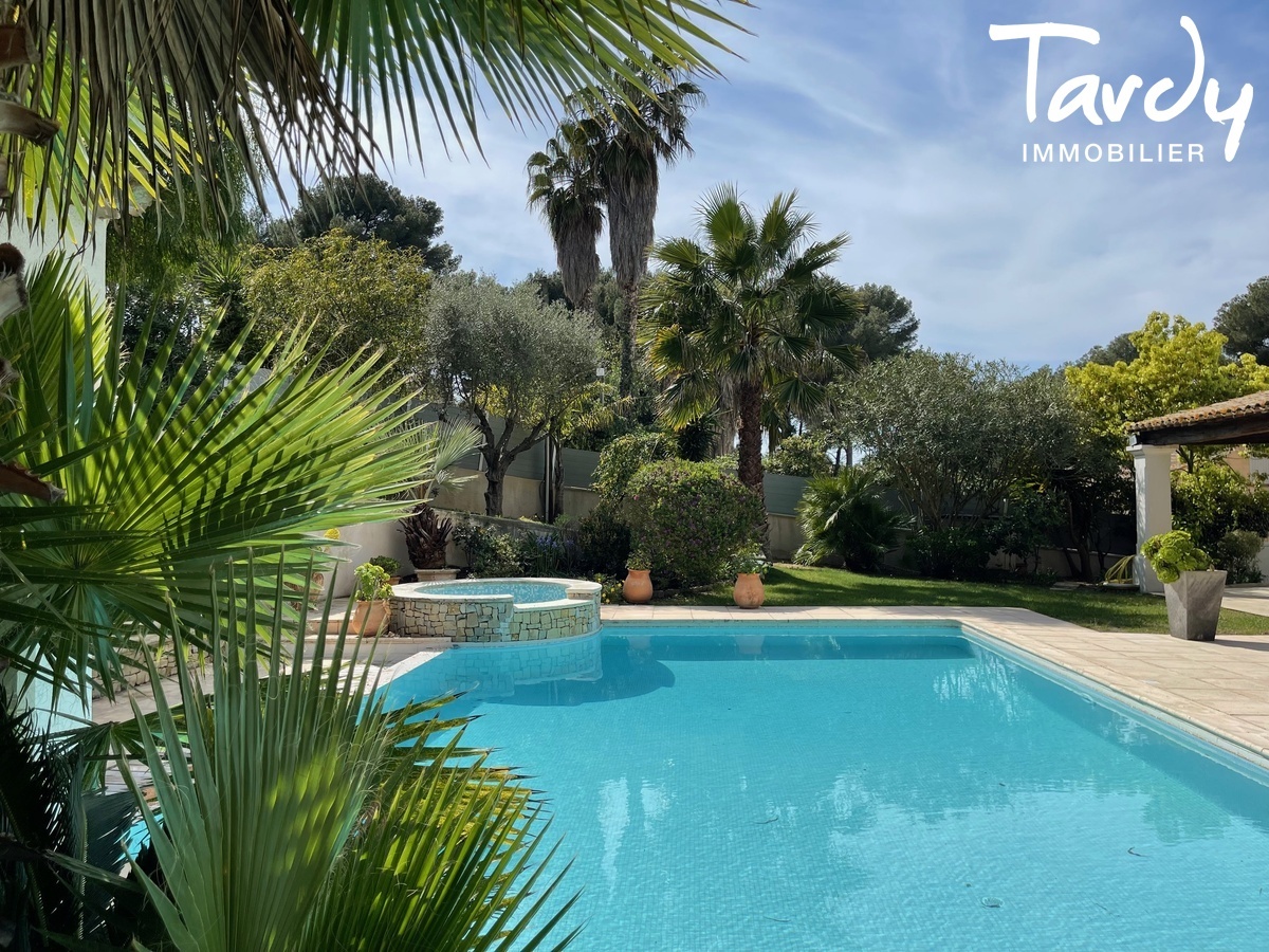 Proprit familiale, plage  pieds - 83110 SANARY SUR MER - Sanary-sur-Mer - SANARY TARDY IMMOBILIER