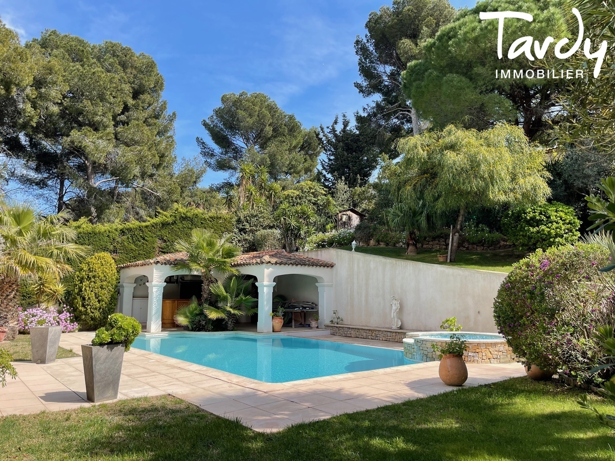 Proprit familiale, plage  pieds - 83110 SANARY SUR MER - Sanary-sur-Mer - BORD DE MER SANARY