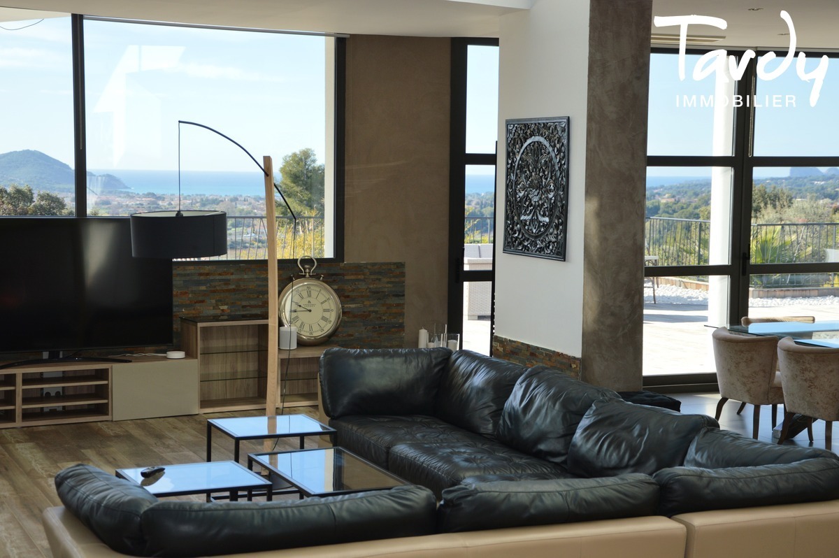 Villa contemporaine Vue D�gag�e et Mer - 83740 LA CADIERE D'AZUR - La Cadi�re-d'Azur