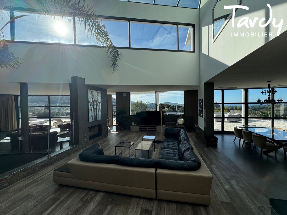 Villa contemporaine Vue D�gag�e et Mer - 83740 LA CADIERE D'AZUR - La Cadi�re-d'Azur - espace pour evenement tardy immo 83740