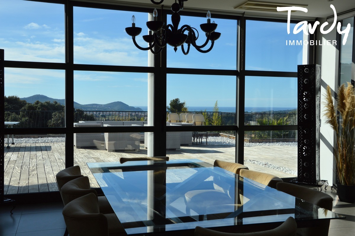 Villa contemporaine Vue D�gag�e et Mer - 83740 LA CADIERE D'AZUR - La Cadi�re-d'Azur