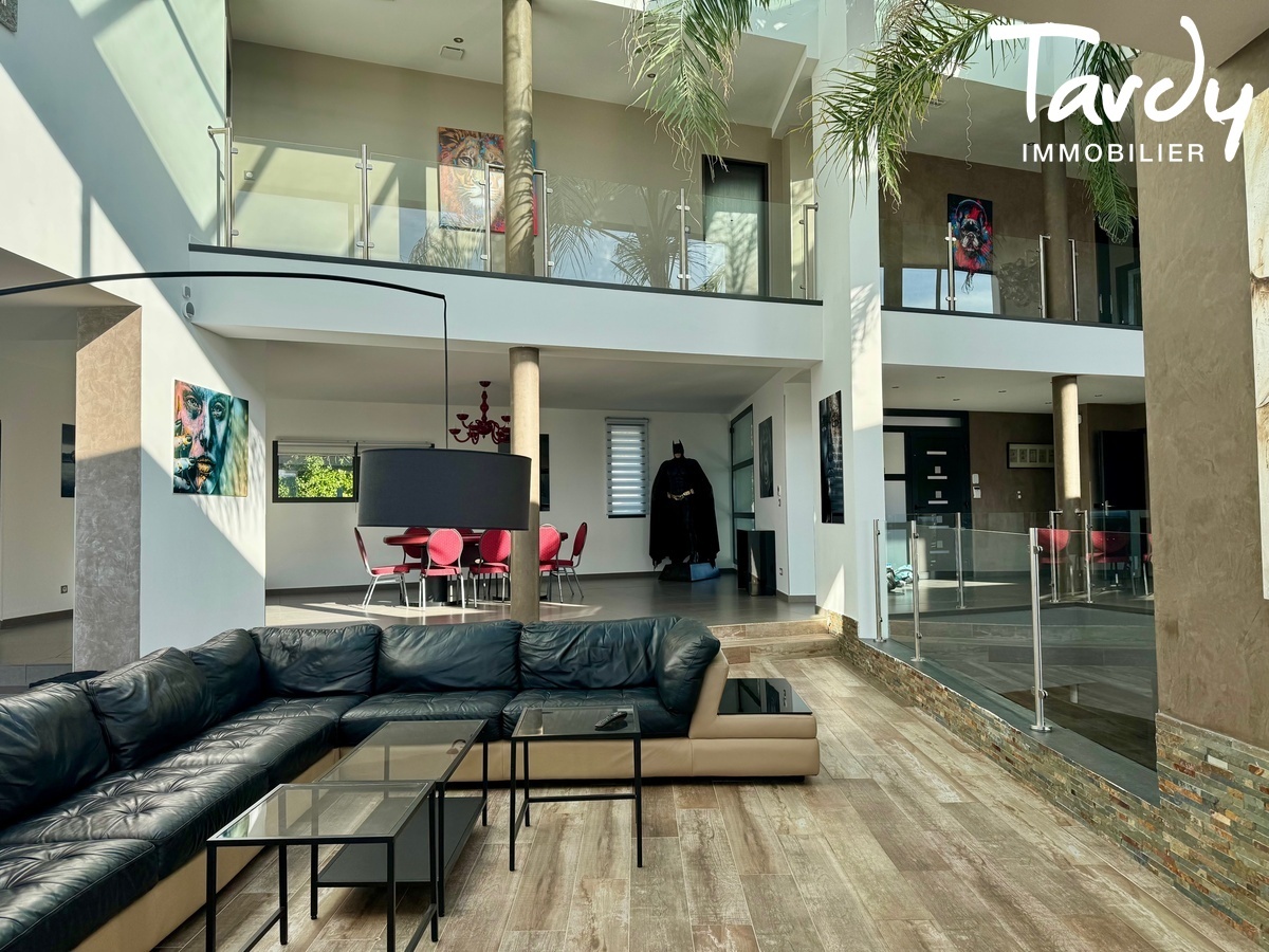 Villa contemporaine Vue D�gag�e et Mer - 83740 LA CADIERE D'AZUR - La Cadi�re-d'Azur - Evenementiel tournage film La Cadi�re d'azur tardy Immobilier