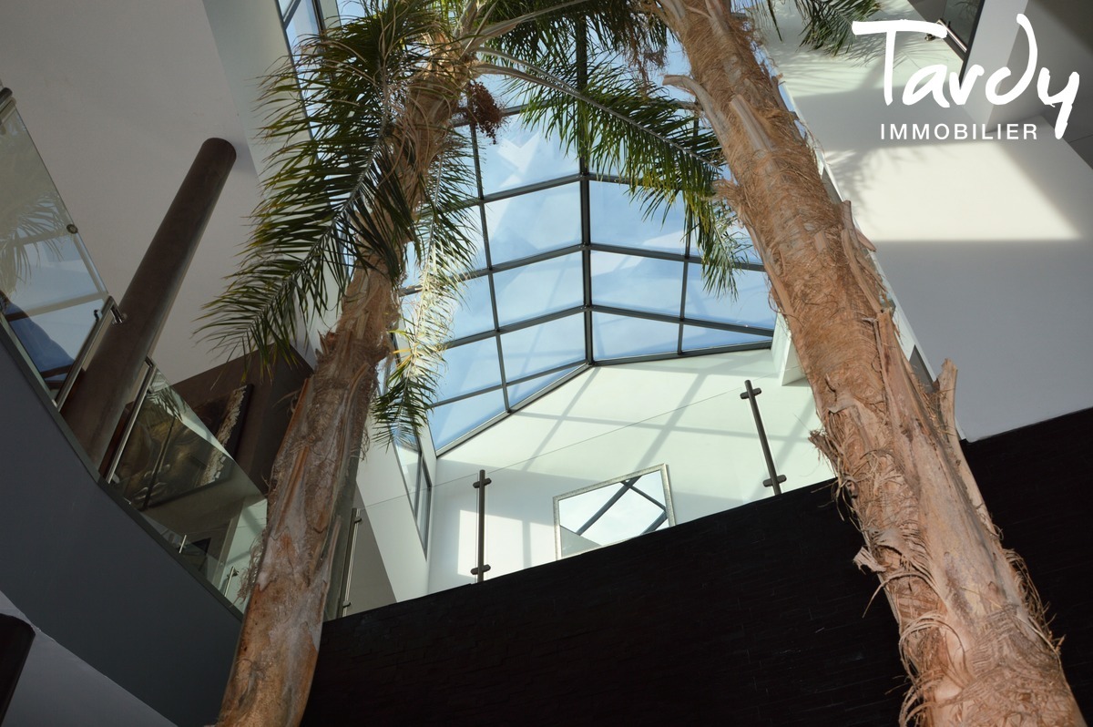 Villa contemporaine Vue D�gag�e et Mer - 83740 LA CADIERE D'AZUR - La Cadi�re-d'Azur - espace hors norme tardy immobilier 83740 la cadi�re d'azur