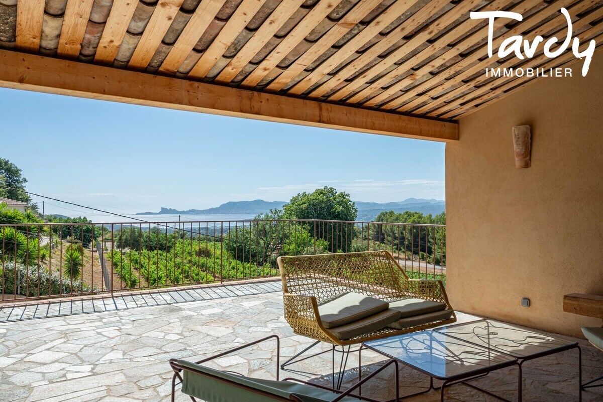 Contemporaine, vues panoramiques mer et collines - 83740 LA CADIERE D'AZUR - La Cadire-d'Azur