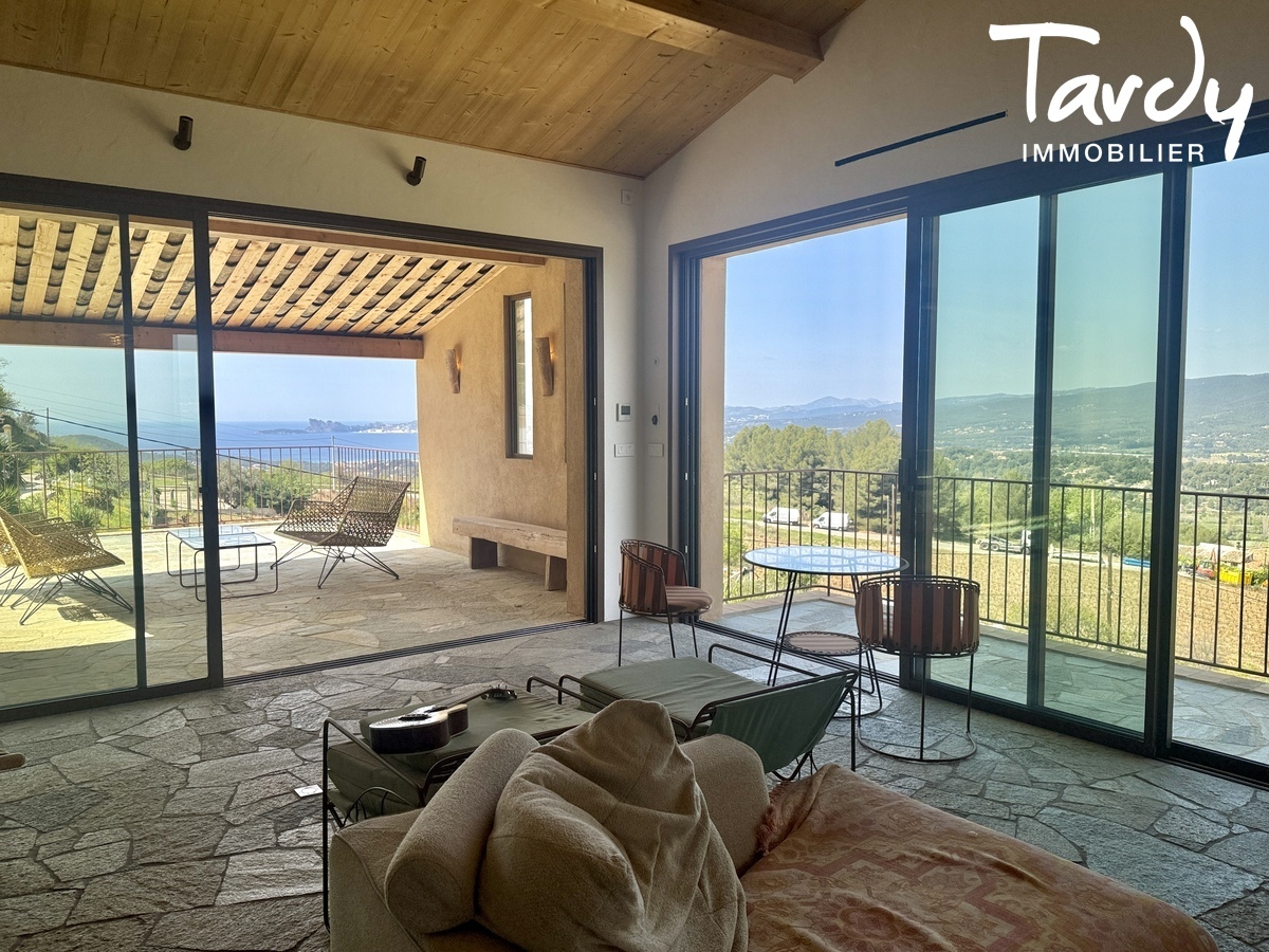 Contemporaine, vues panoramiques mer et collines - 83740 LA CADIERE D'AZUR - La Cadire-d'Azur