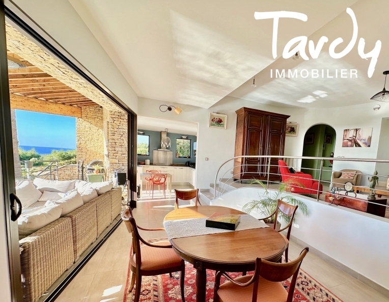 Villa vue mer panoramique, poche port - 83150 BANDOL - Bandol